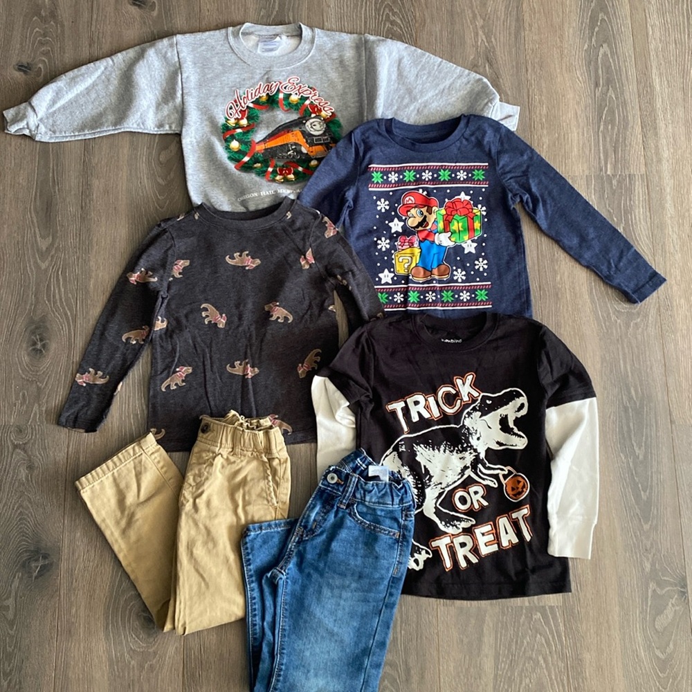 Bundle of 4 Holiday long sleeve tops and 2 pants